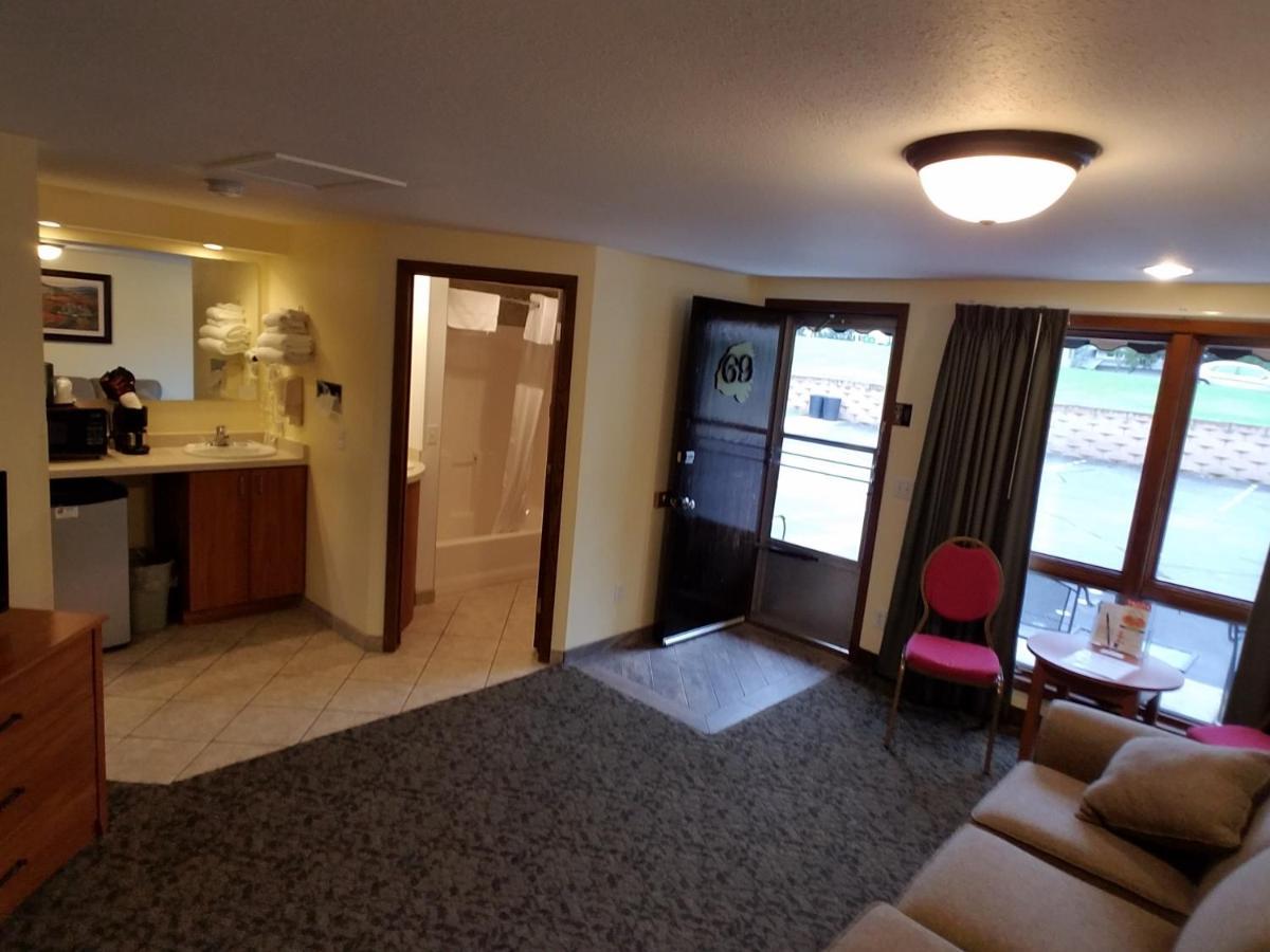 Black Hawk Motel & Suites Wisconsin Dells Exterior photo